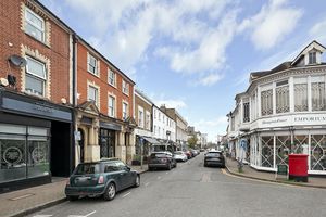 Bridge Road East Molesey- click for photo gallery